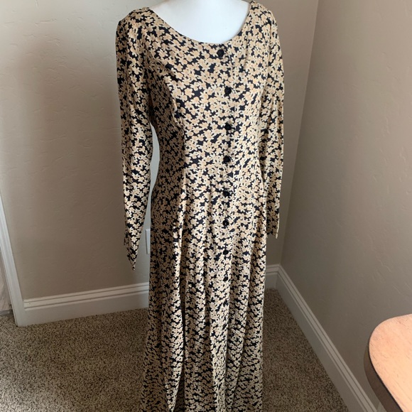 Moda International Dresses & Skirts - Moda International Floral Long Sleeve Dress